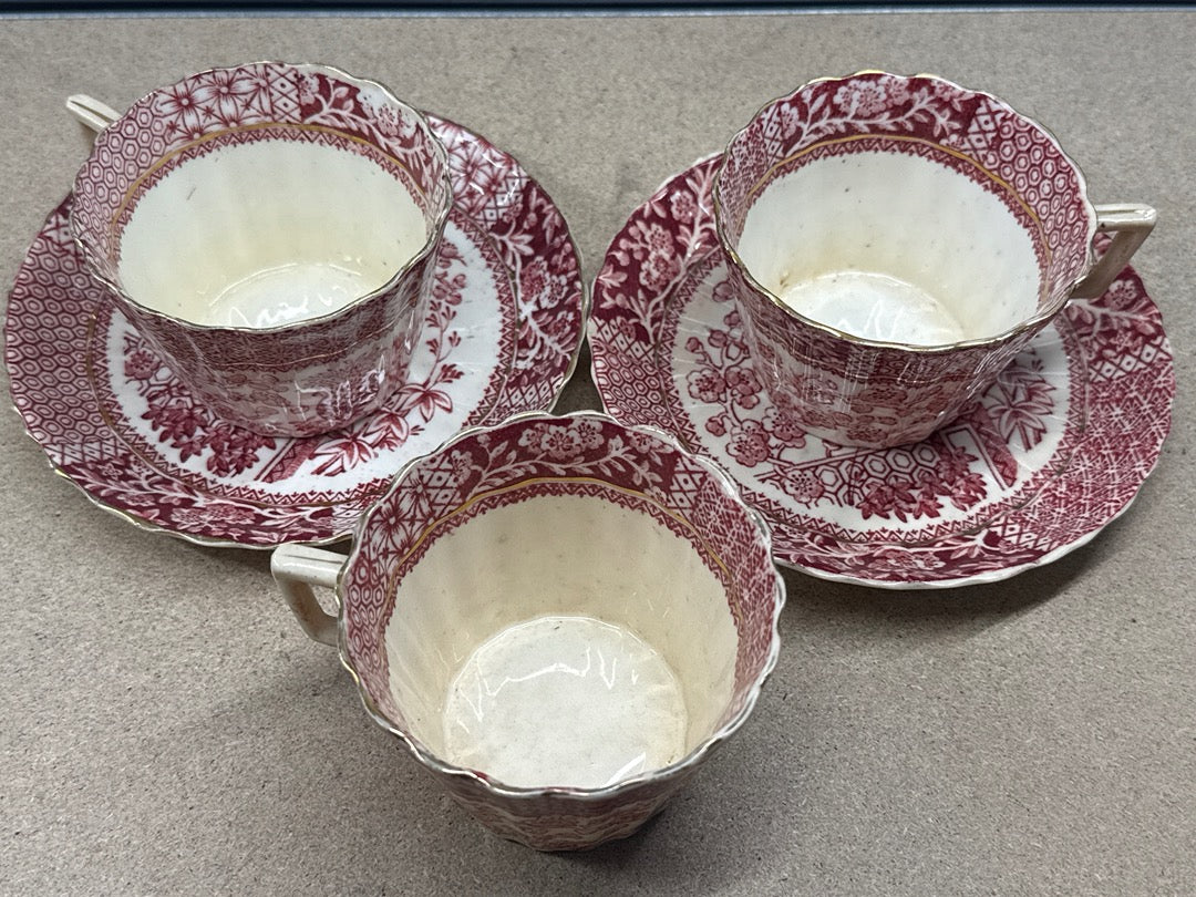 Lot De Tasses Et Soucoupes Staffordshire Vintage Bordeaux