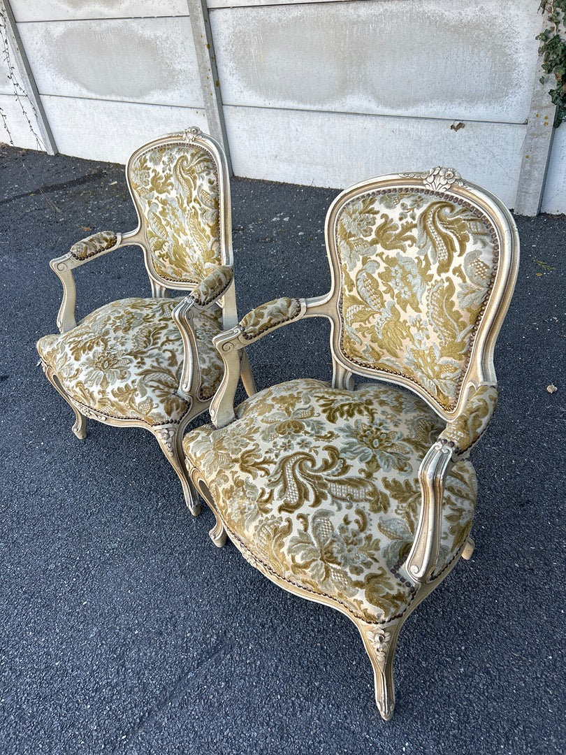 Paire de fauteuils de style Louis Xv