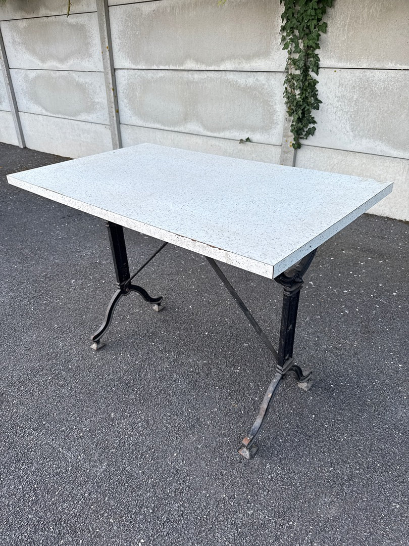 Table de bistrot – Vintage – Mobilier – Plateau moucheté