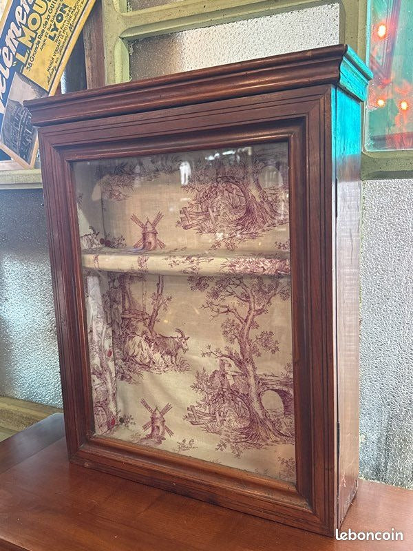 Vitrine murale – Bois – Décoration – Intérieur Toile de Jouy