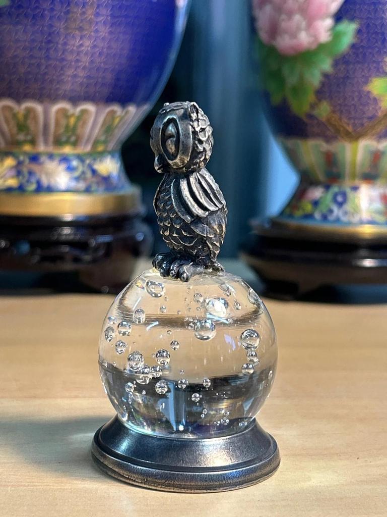 Statuette sculpté Chouette / Hibou étain et boule en verre
