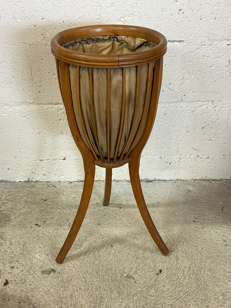 Travailleuse ou Panier a Pelotes de Laine Vintage Tripode en Bois Courbé