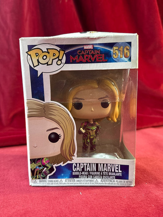Figurine Funko Pop! Captain Marvel n°516 à tête mobile, boîte abîmée