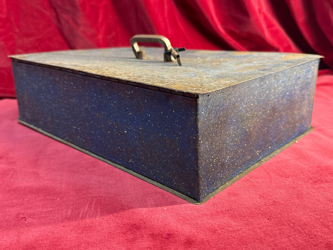 Ancienne boite metallique emaille bleue