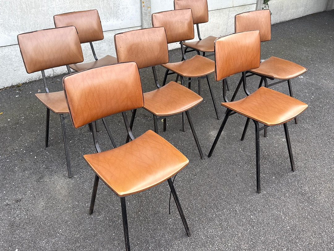 Lot de 8 chaises – Vintage – Mobilier – Skaï camel pieds métal
