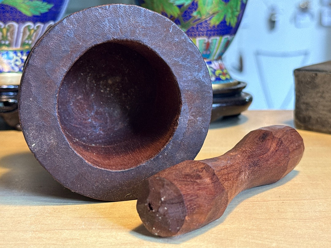 Mortier et pilon – En bois sculpté