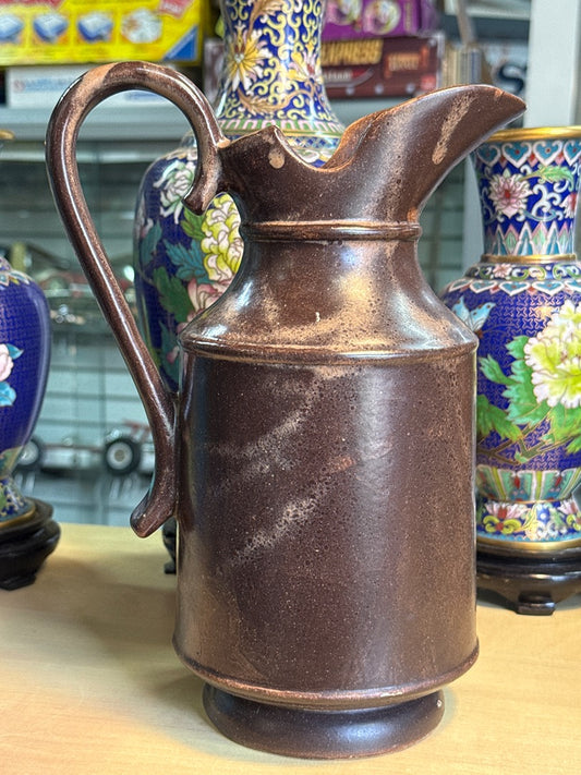 Pichet ancien en céramique – Brun