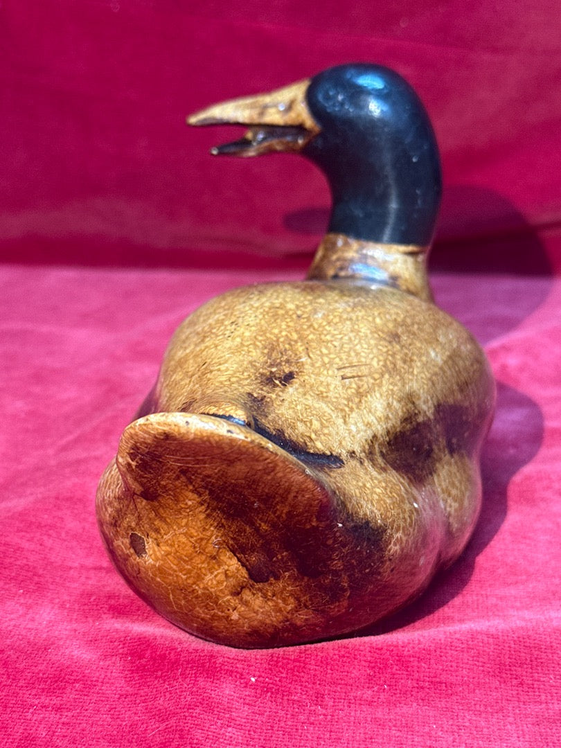 Canard sculpté et peint