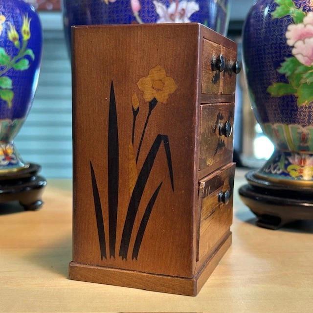 Cabinet Miniature Marqueterie bois Représentant le Mont Fugi