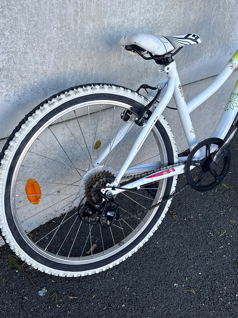 Velo tout terrain fille Dynamic blanc vert