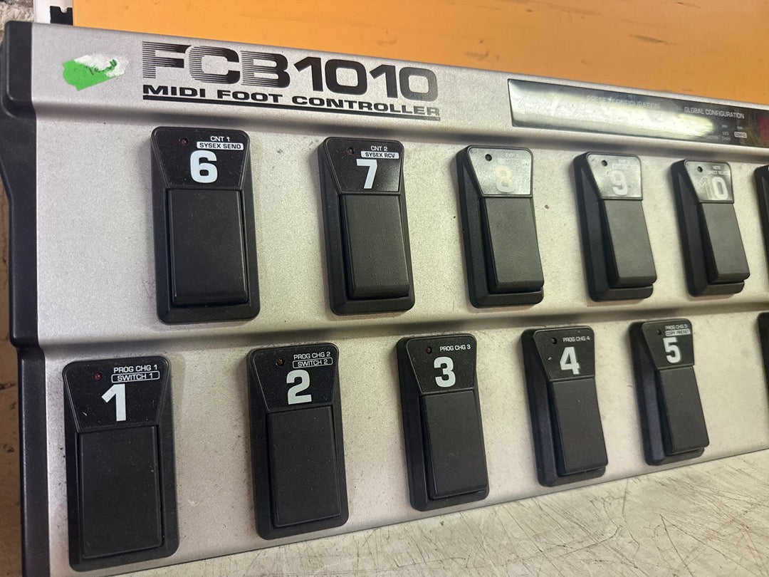 Pédalier Midi Behringer Fcb1010 Pédale d'effets Avec housse Rockbag