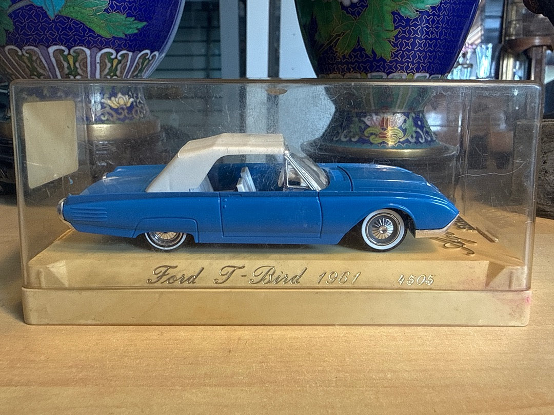 Voiture miniature – Solido Ford T-bird 1961 – Jouet – Bleu blanc avec boite vitrine