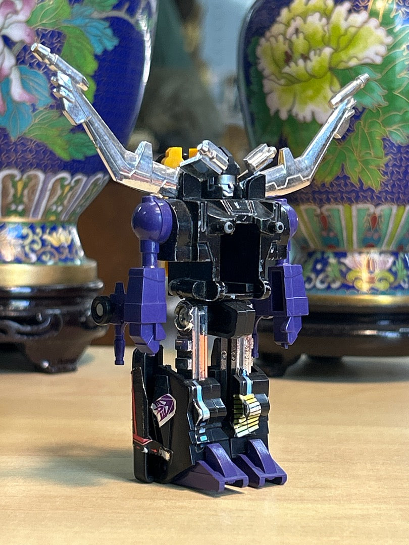 Figurine robot transformable vintage Decepticon Takara Hasbro