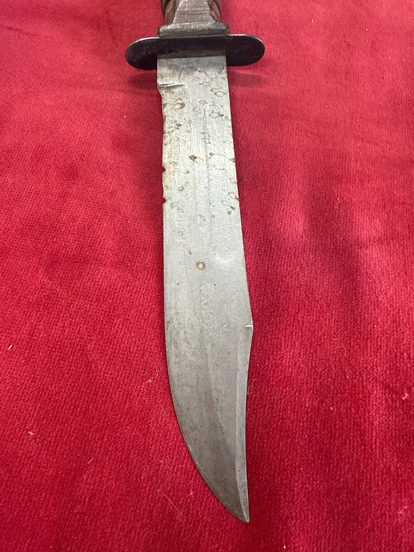 Couteau de combat militaire – Lame acier et manche cuir