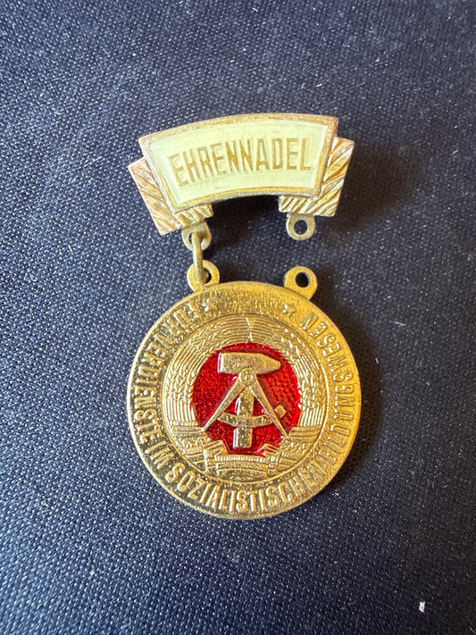 Insigne – Rda Ehrennadel – Collection – Éducation Socialiste