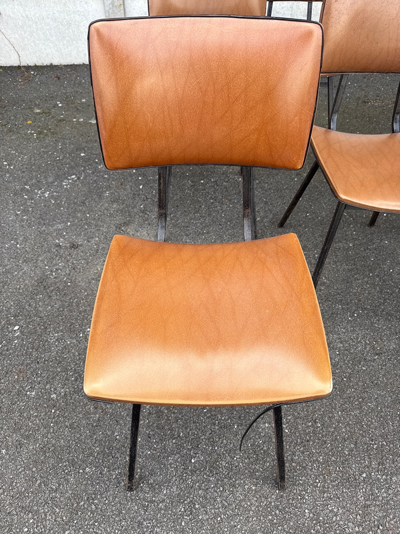 Lot de 8 chaises – Vintage – Mobilier – Skaï camel pieds métal