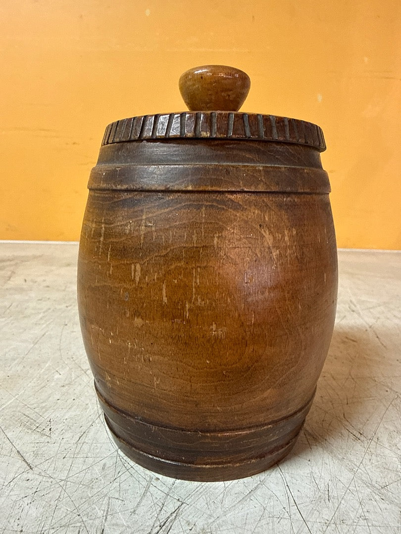 Boîte tonneau vintage – Bois sculpté motif personnage