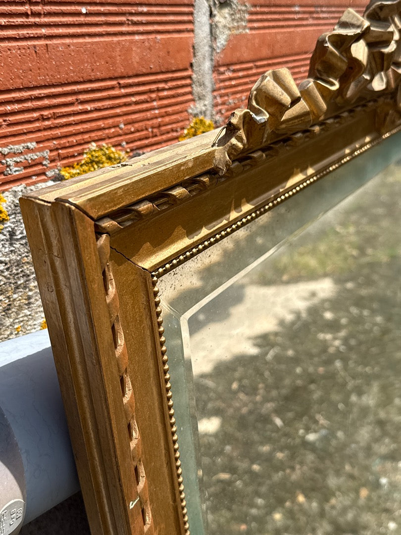 Miroir doré – Style Louis Xvi – Décoration – Fronton nœud