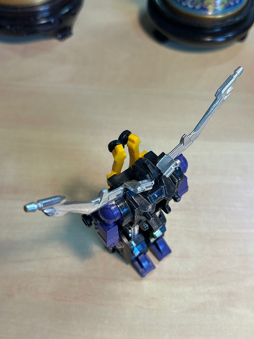 Figurine robot transformable vintage Decepticon Takara Hasbro
