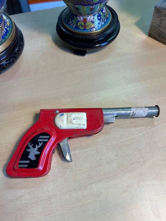 Pistolet En Tôle – Jouet Ancien – Collection – Métal Rouge