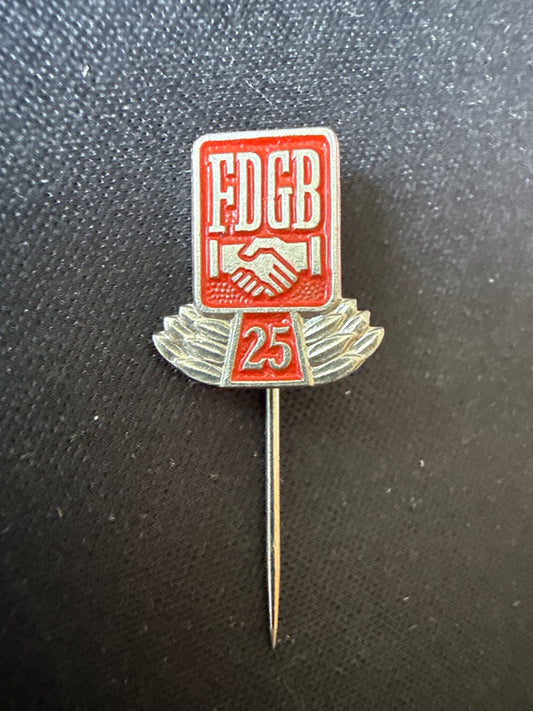 Épinglette – Fdgb 25 – Broches – Vintage métal rouge Rda