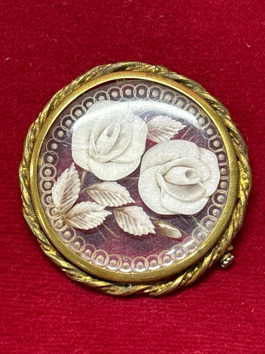 Broche ancienne roses en relief métal doré