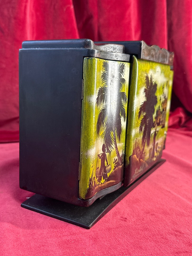Coffret à cigarettes en bois laqué, décor de palmiers et inscription Hiep Hoa