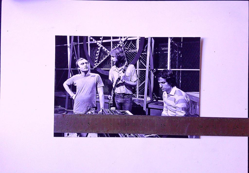 Photographie originale de presse du groupe Genesis par Kipa 1983