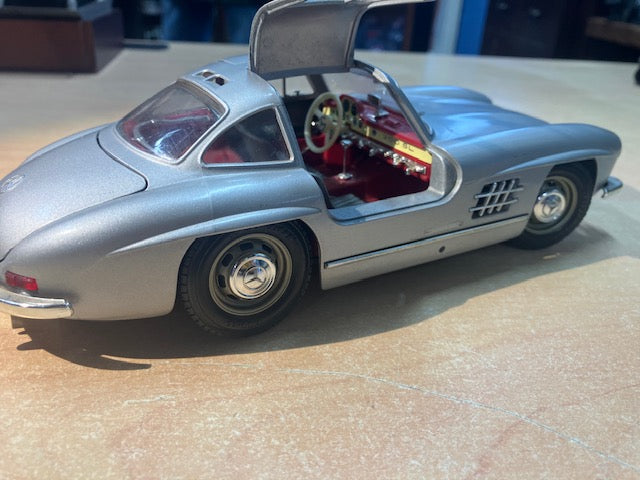 Voiture Collection Mercedes 300sl 1/18 Burago Gris