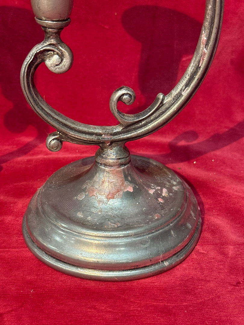 Paire de bougeoirs anciens en étain
