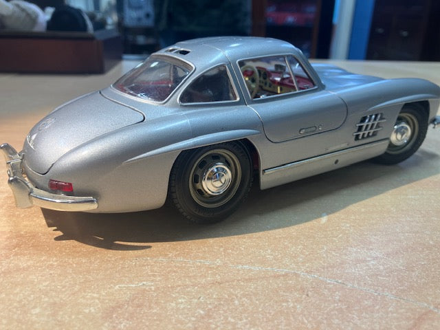 Voiture Collection Mercedes 300sl 1/18 Burago Gris