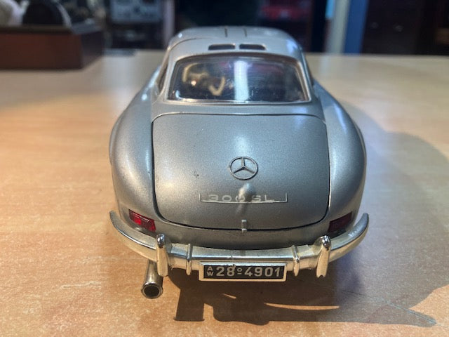 Voiture Collection Mercedes 300sl 1/18 Burago Gris