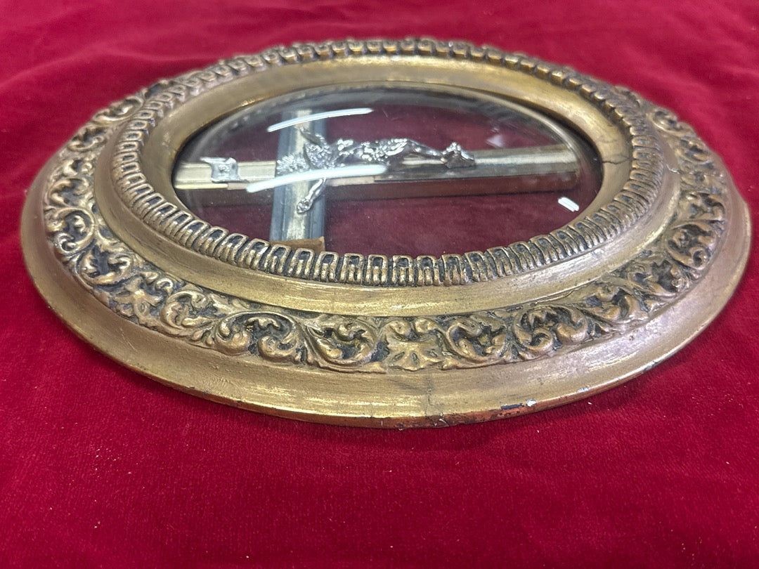 Cadre crucifix – Ornements – Cadre médaillon ancien doré
