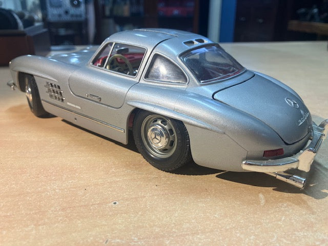 Voiture Collection Mercedes 300sl 1/18 Burago Gris