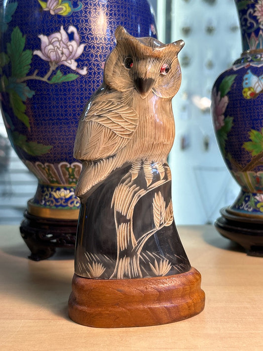 Figurine Chouette / hibou en corne sculptée