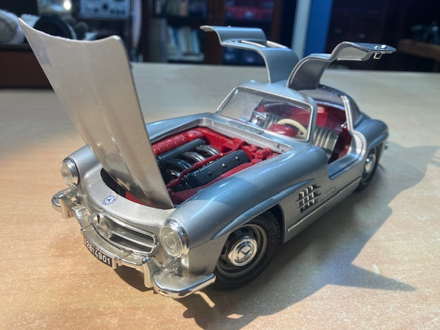 Voiture Collection Mercedes 300sl 1/18 Burago Gris