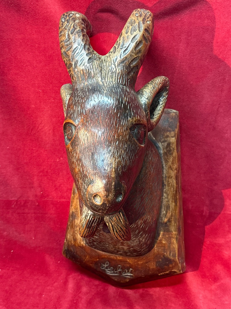 Trophée tête de bouquetin bois sculpté vintage