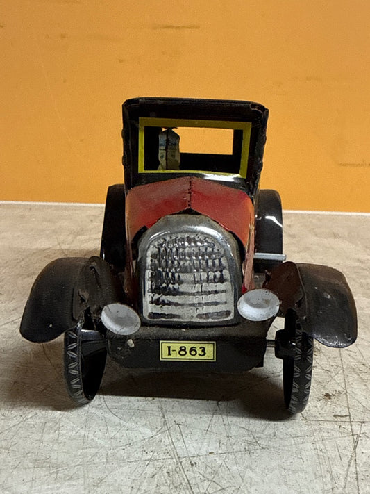 Voiture ancienne – Taxi en tôle