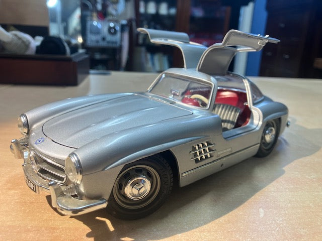 Voiture Collection Mercedes 300sl 1/18 Burago Gris