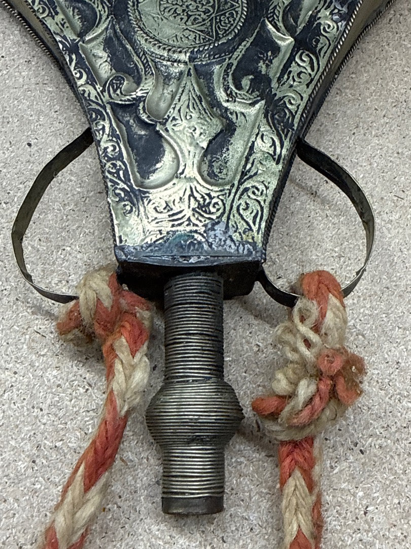 Bouteille À Poudre – Sans Marque – Bibelots – Métal Ciselé Gravé