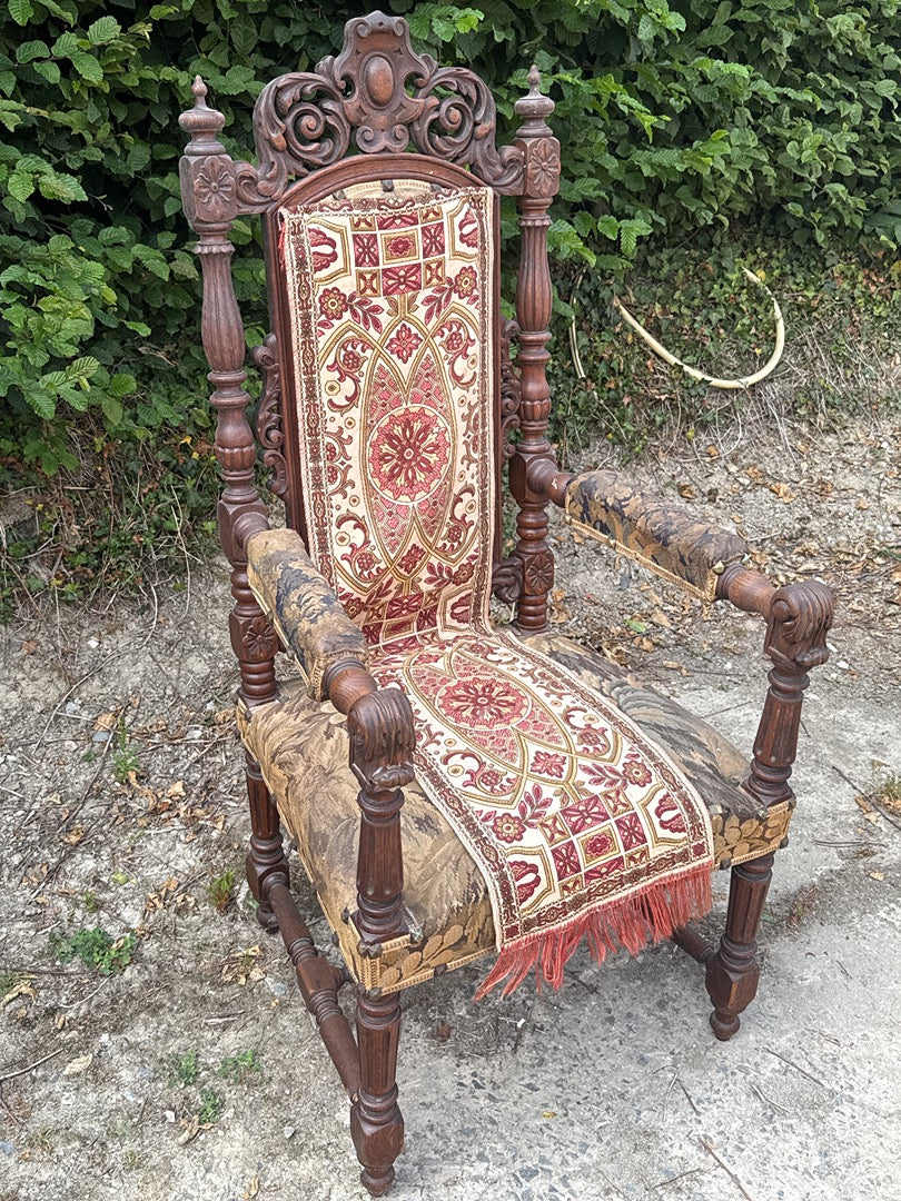 Fauteuil Haute Époque – Mobilier – Bois Sculpté Tapisserie