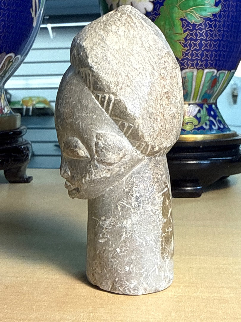 Statue en pierre – Artisanat – Ornement – Tête sculptée