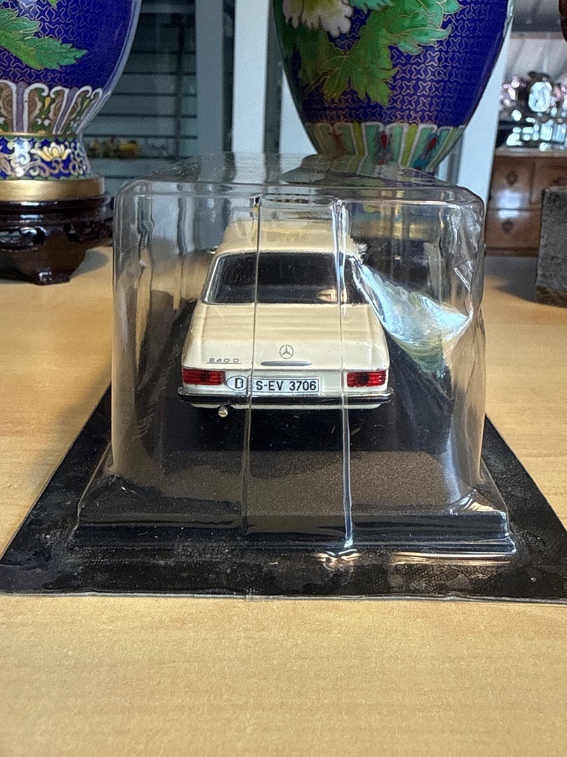 Voiture Mercedes 240d – Mercedes – Miniature – Taxi blanc