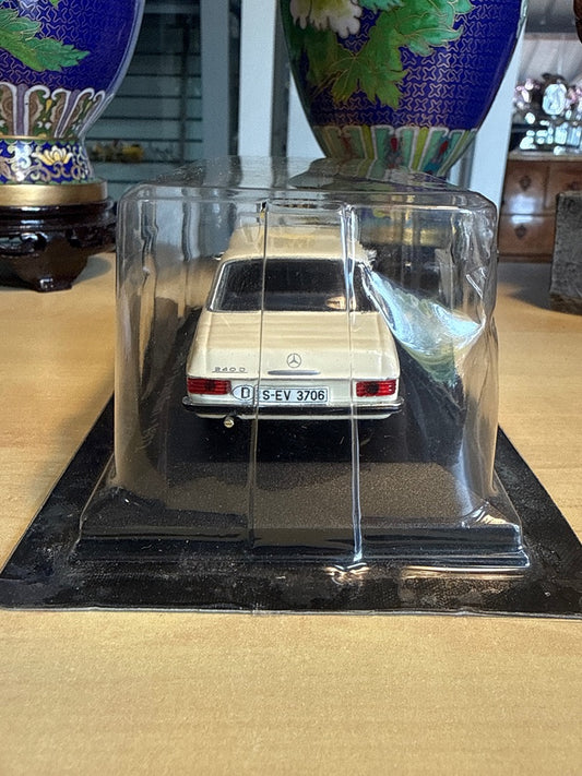 Voiture Mercedes 240d – Mercedes – Miniature – Taxi blanc