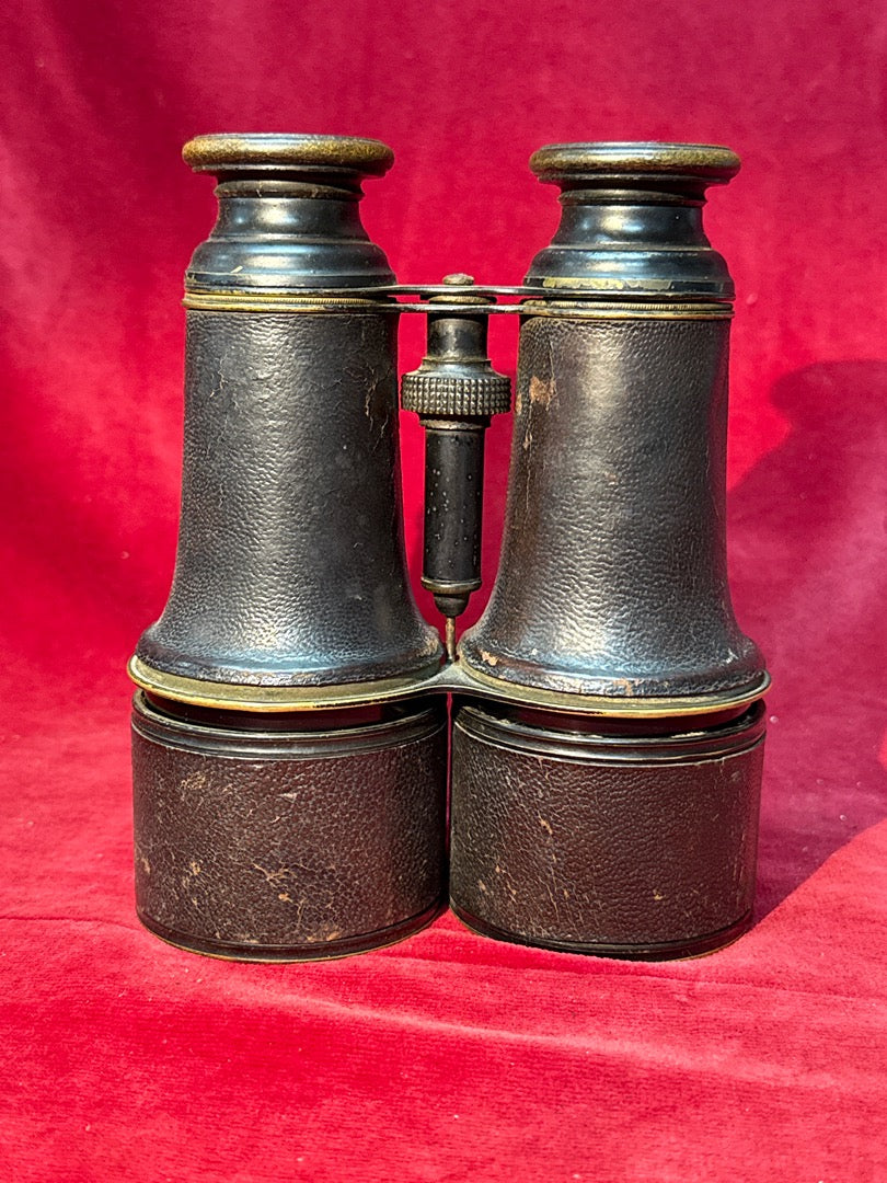Jumelle marine ancienne en laiton gainée de cuir