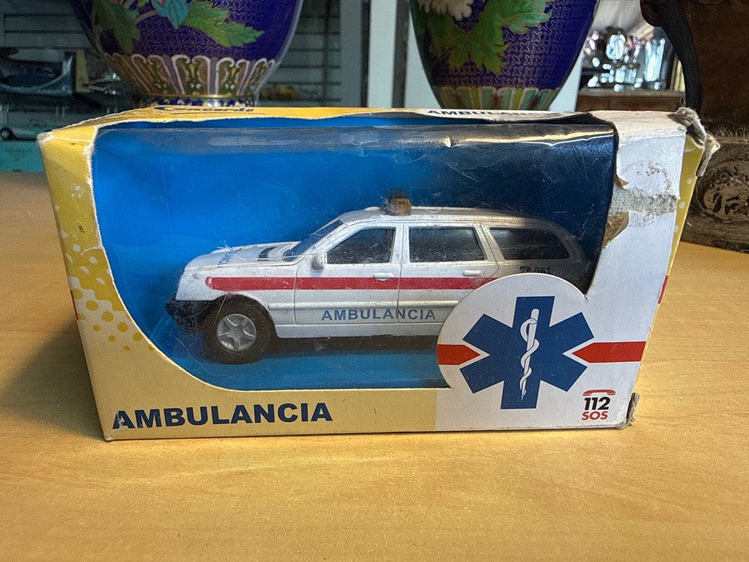 Voiture ambulance – Concorde – Jouets véhicules – Blanche avec boîte