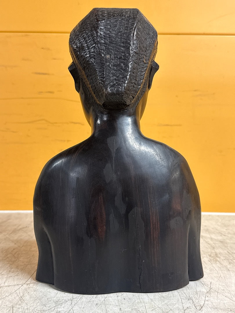 Sculpture – Buste en bois sculpté