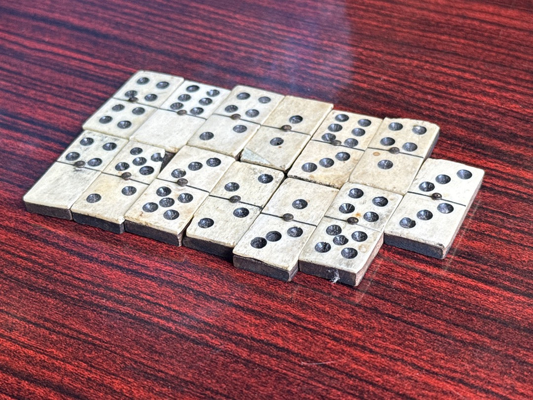 Dominos anciens en os et bois – Jeu de société