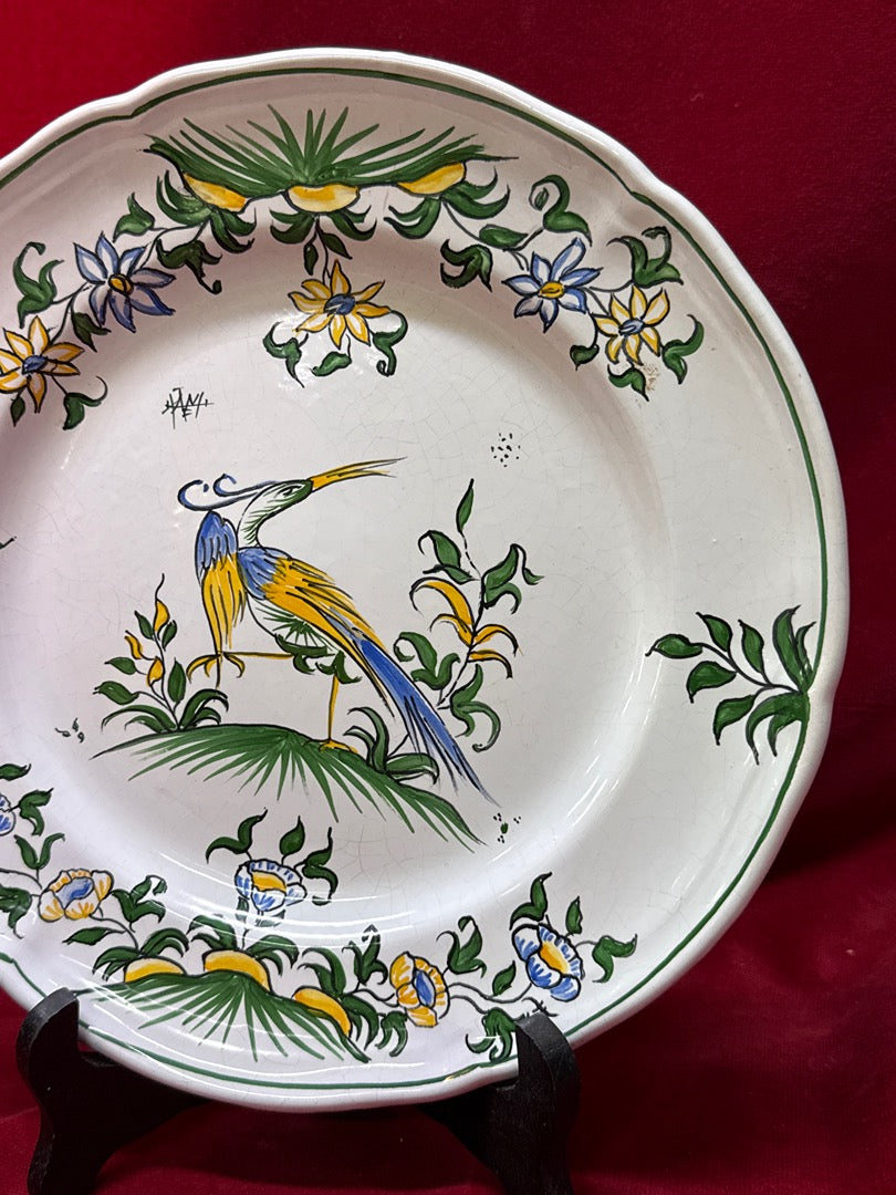 Assiette décorée motif oiseau Moustiers Puy du Fou