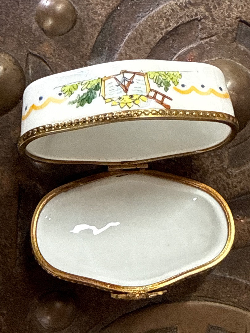 Boîte en porcelaine – Limoges – Ornement – Symboles maçonniques